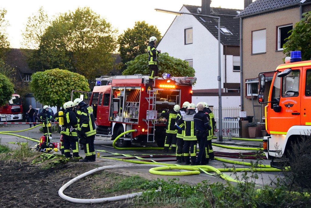 Feuer 2 Vollbrand Reihenhaus Roggendorf Berrischstr P202.JPG - Miklos Laubert